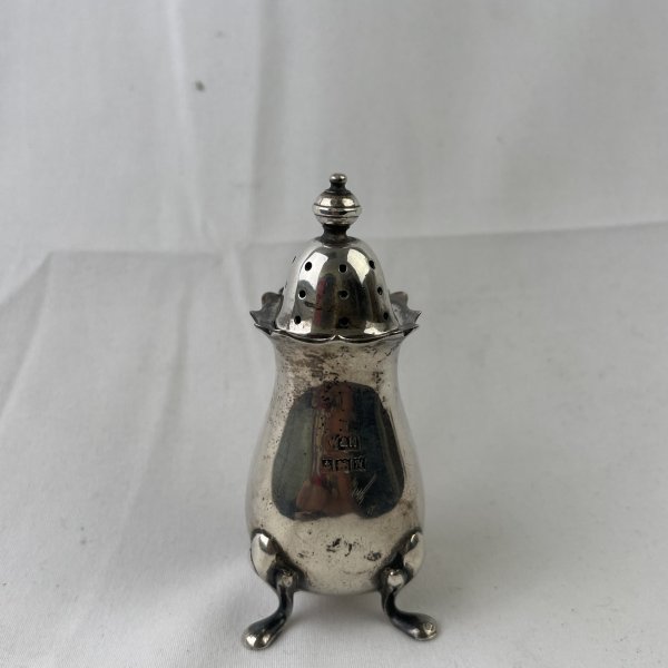 Vintage Small Yeoman Silver Plated Pepperette