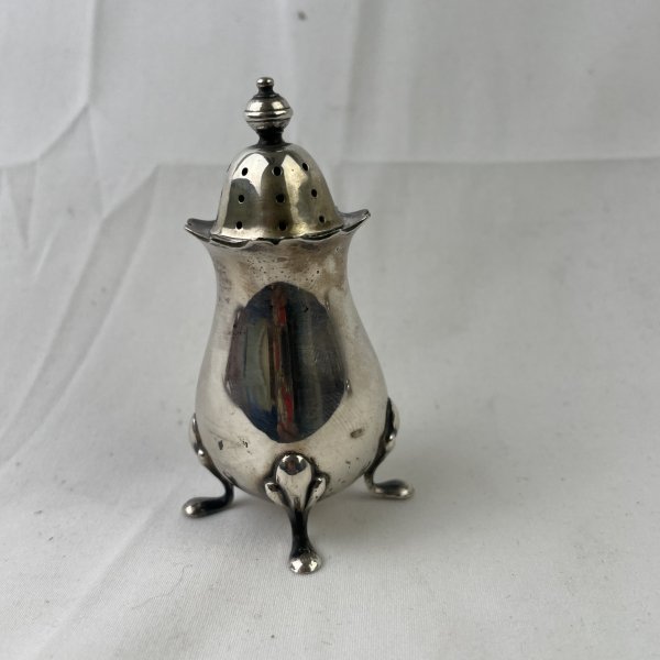 Vintage Small Yeoman Silver Plated Pepperette